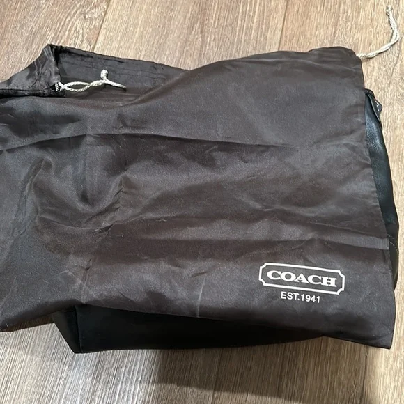 Women’s black leather coach handbag - Picture 7 of 10